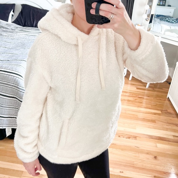 Tops - Universal Thread Fuzzy Sherpa Hoodie White Cream Small with Kangaroo Pouch